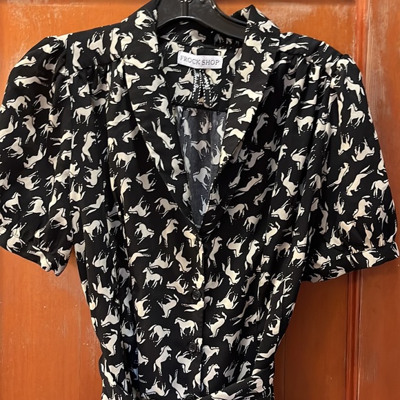 Frock Shop size Medium flowy dress w/horse print. Belt. - Picture 4 of 6